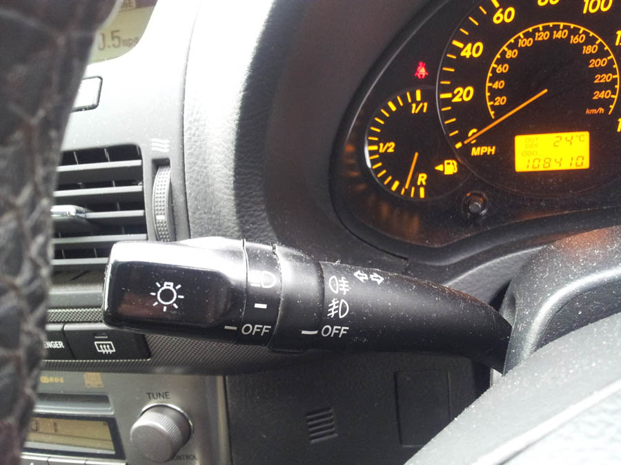 Toyota Avensis T3-X headlight-switch